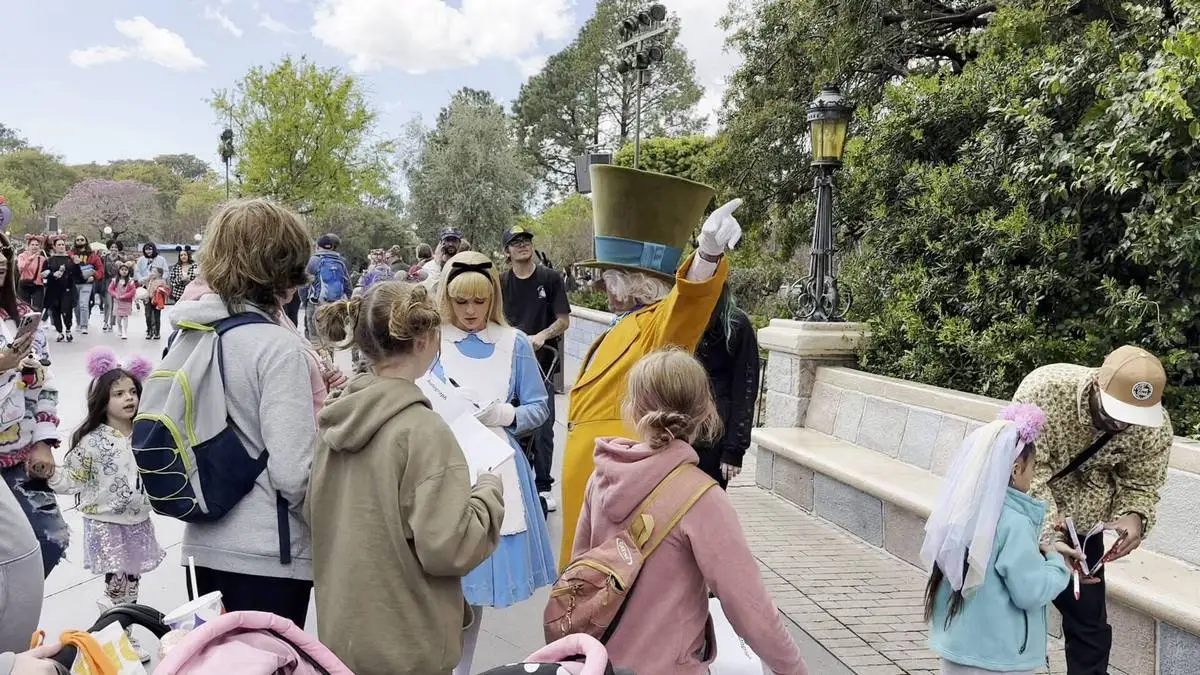 Disneyland Park Alice Mad Hatter.webp