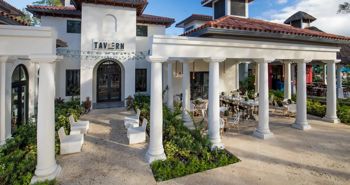 Sandals Royal Barbados American Tavern.webp