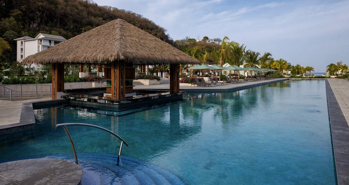 Sandals-Saint-Vincent-Resort-pool-2.webp