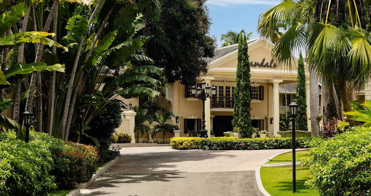 Sandals Royal Plantation resort entrance.webp