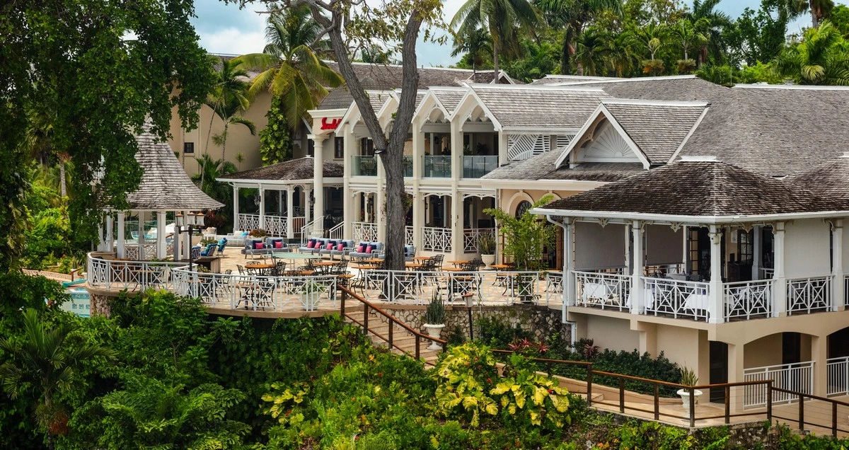 Sandals Royal Plantation resort entrance panorama.webp
