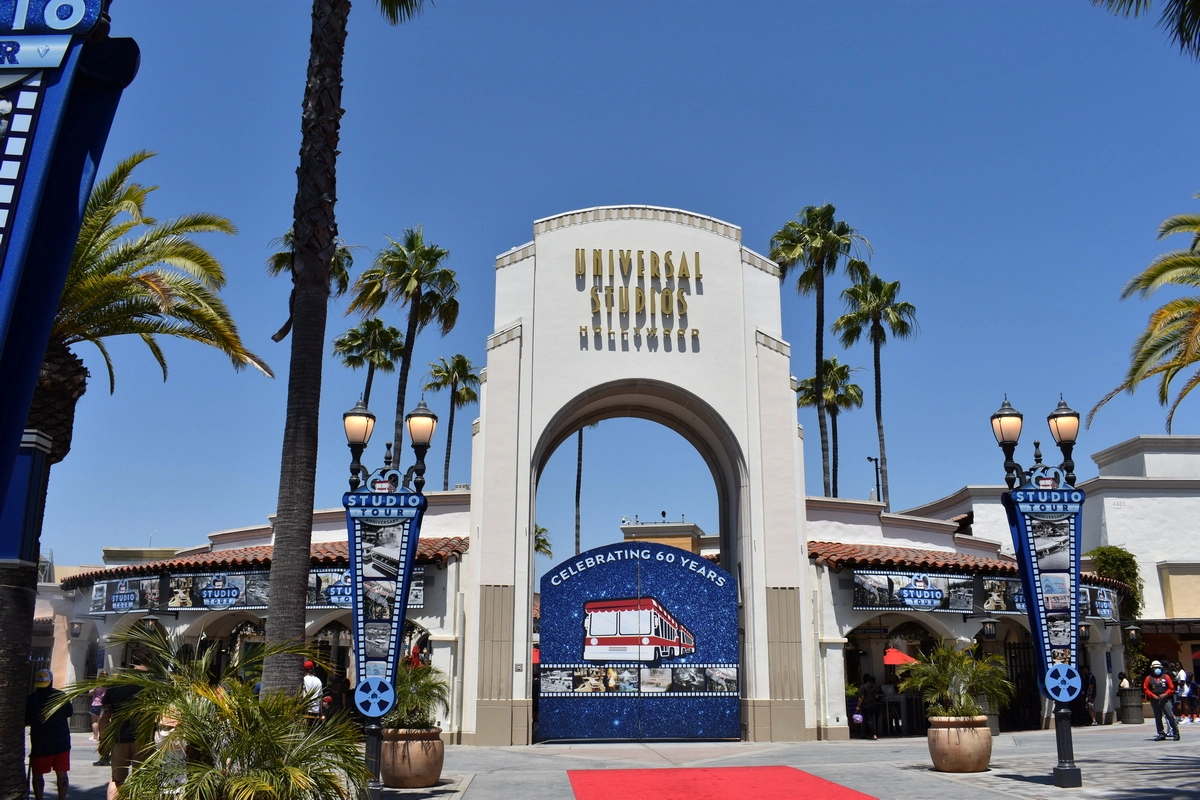 Universal Studios Hollywood 60 years gate.webp
