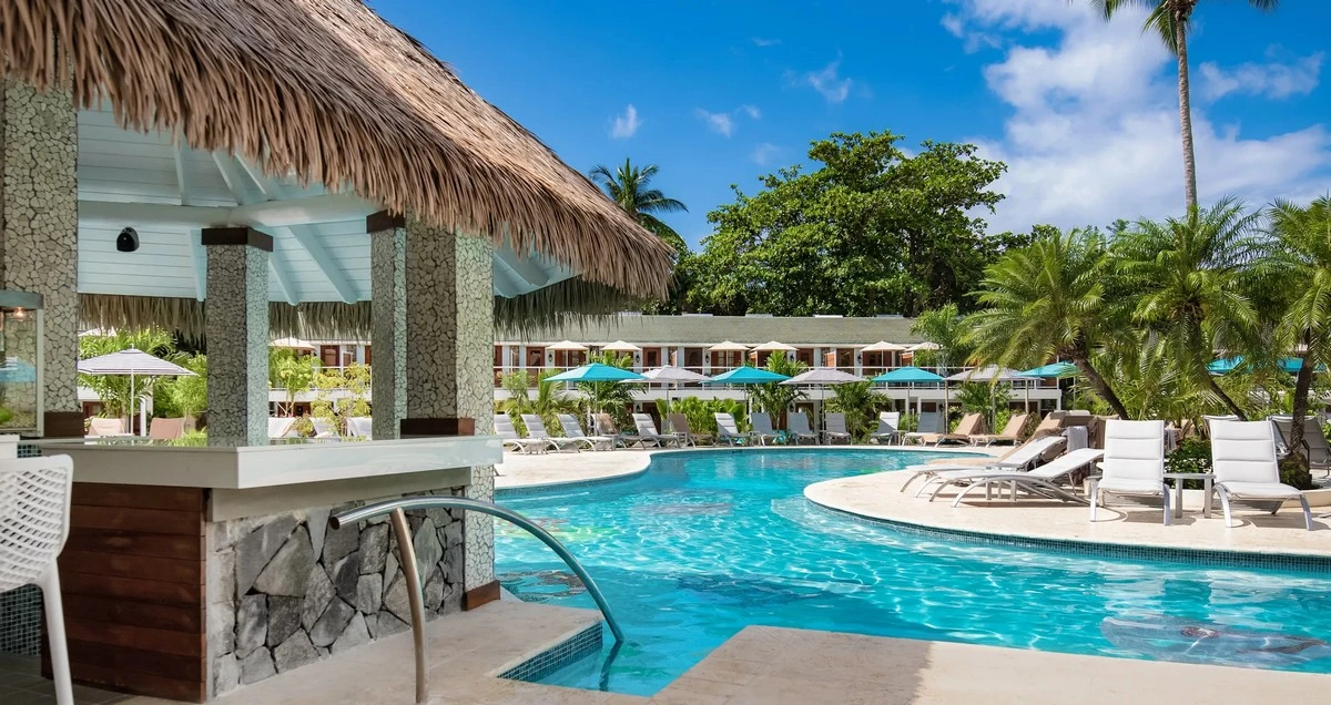 Sandals Halcyon Beach pool swim up bar.webp