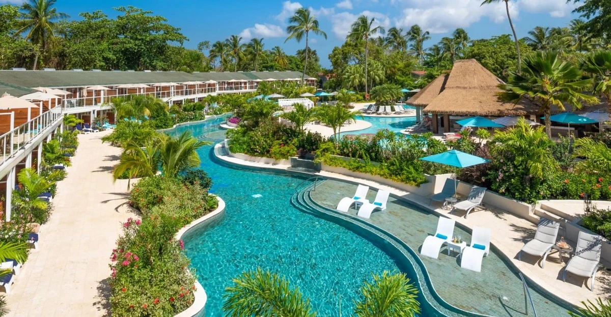 Sandals Halcyon Beach luxury room.webp
