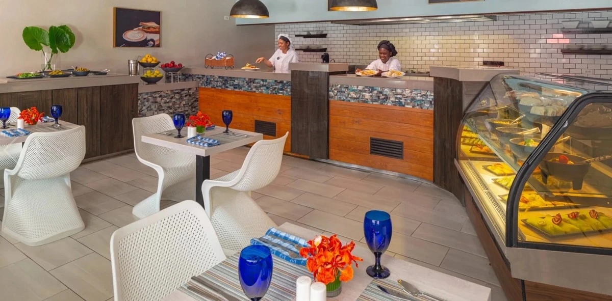 Sandals Grande Antigua Cafe de Paris.webp
