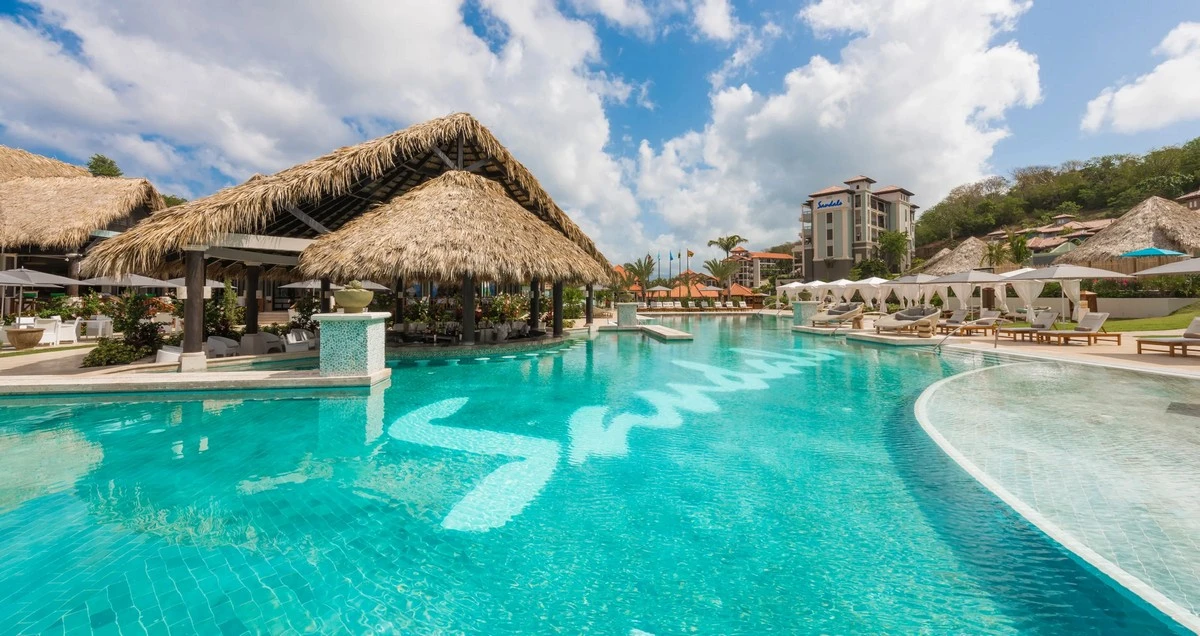 Sandals Grenada swim up bar.webp