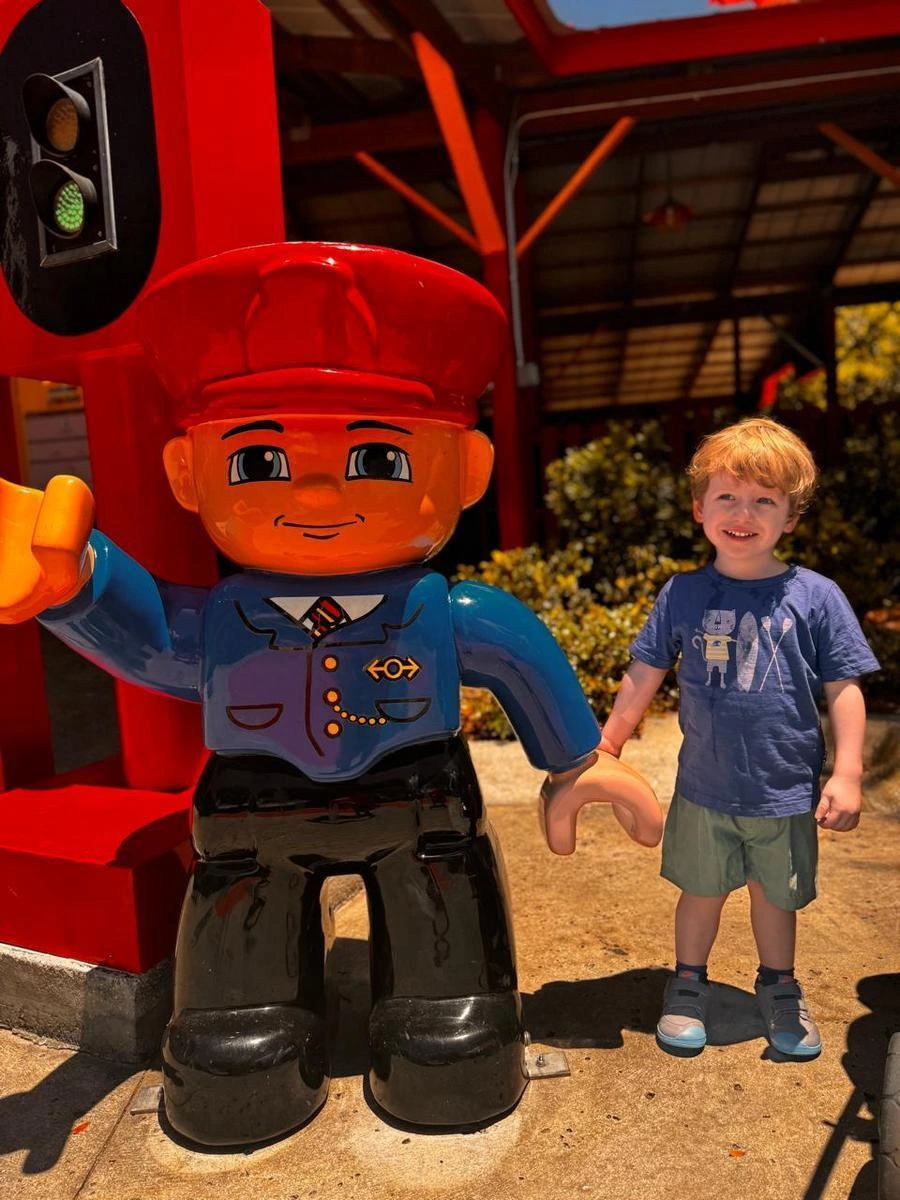 Legoland Florida park statue lego.webp
