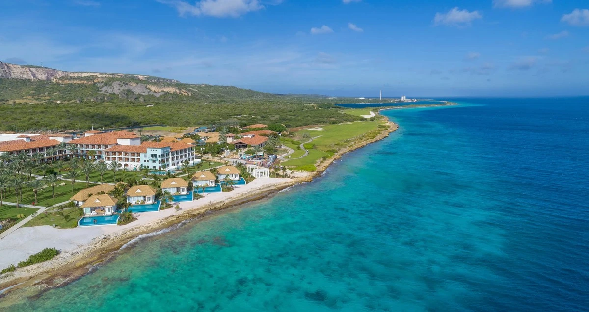 Sandals Royal Curaçao beach entrance.webp
