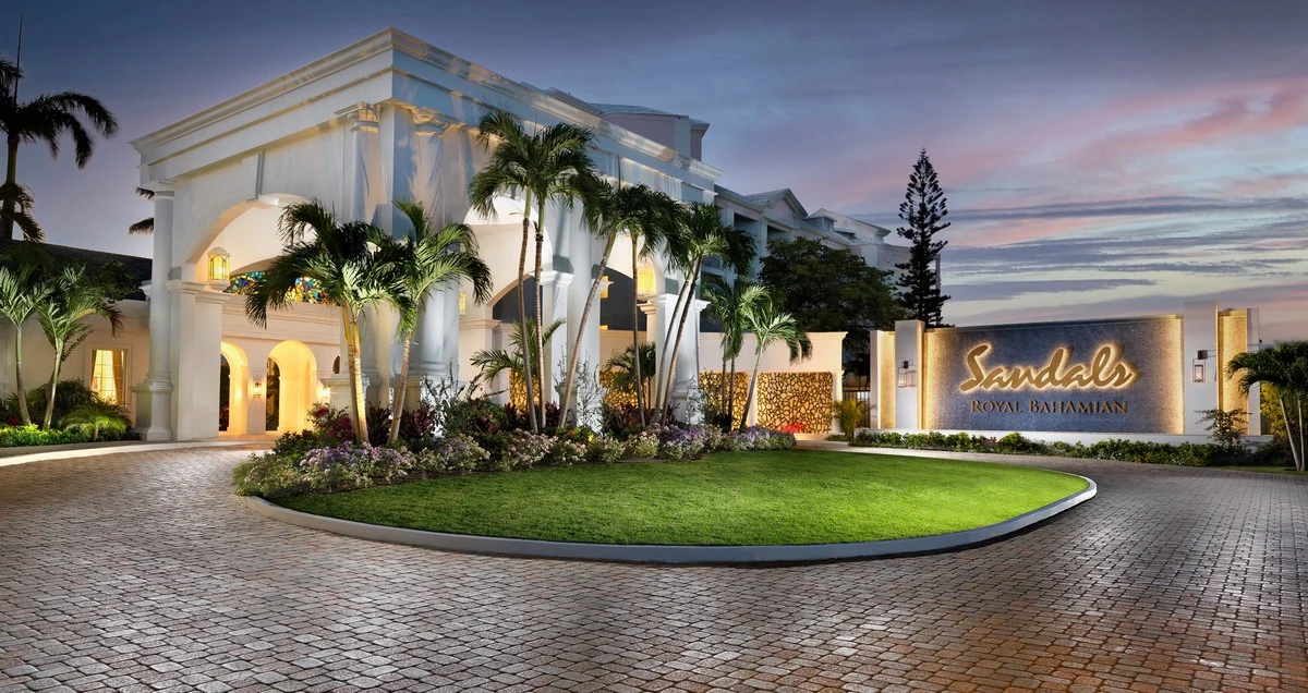 Sandals Royal Bahamian main entrance night.webp