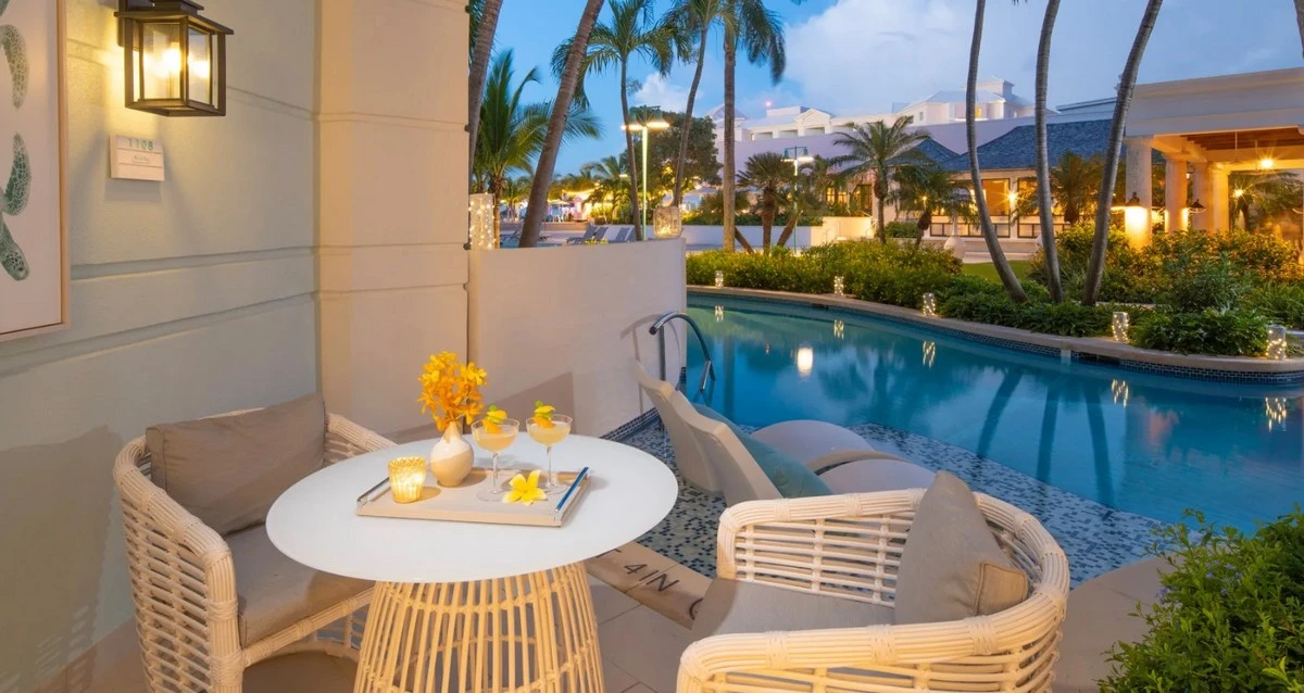 Sandals Royal Bahamian Club Sandals swim up pool.webp