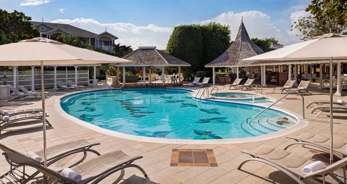 Sandals Royal Caribbean pool.webp