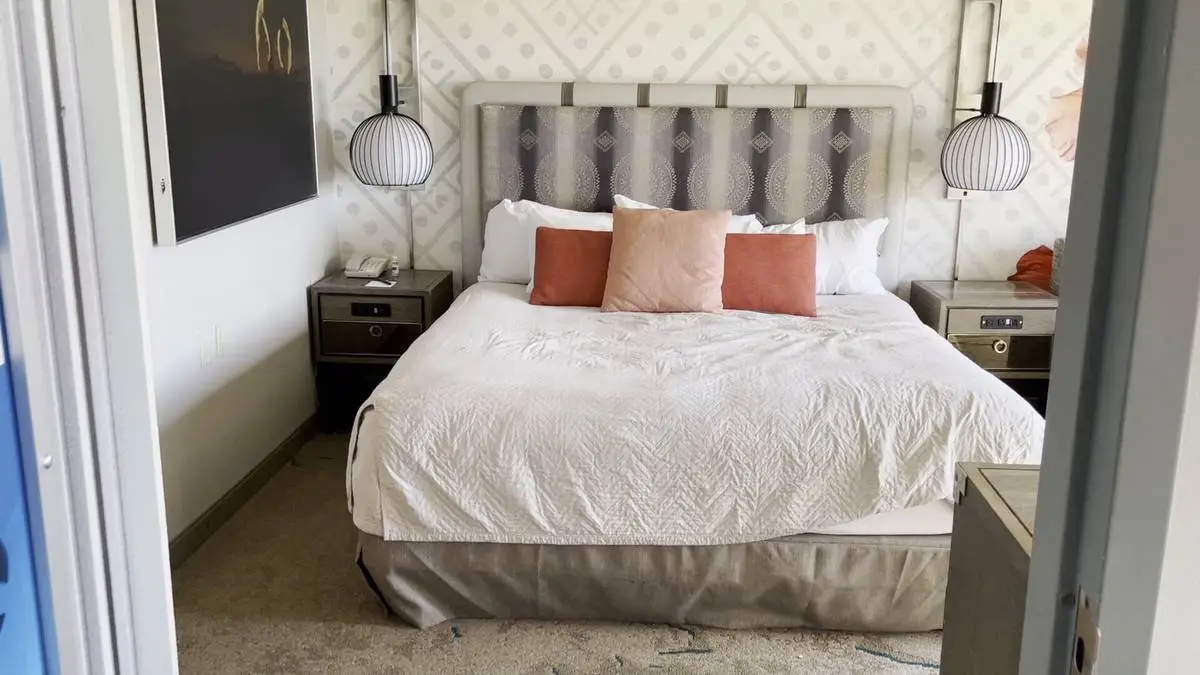 Loews Royal Pacific Resort room.webp