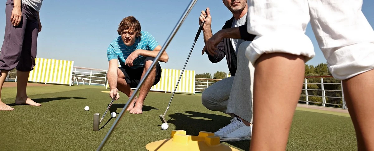 A-Rosa cruises mini golf.webp