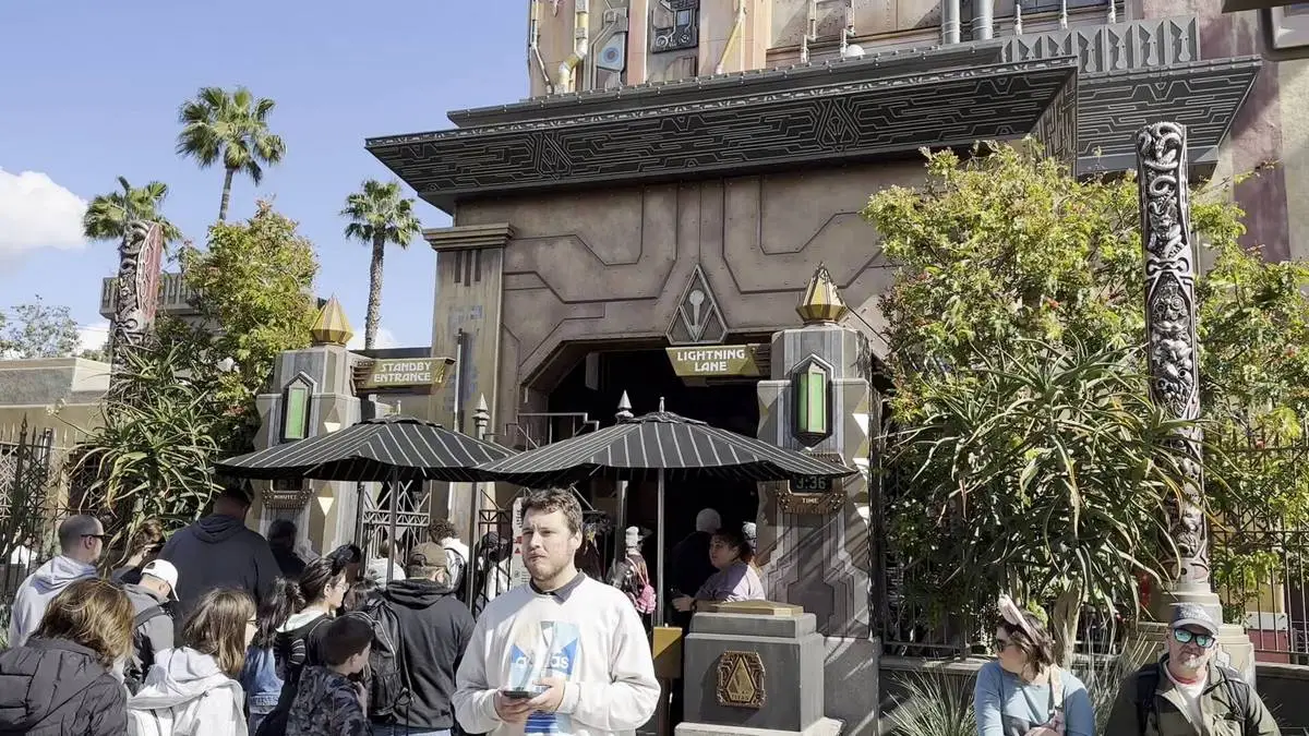 Guardians of the Galaxy Mission BREAKOUT lightning lane.webp
