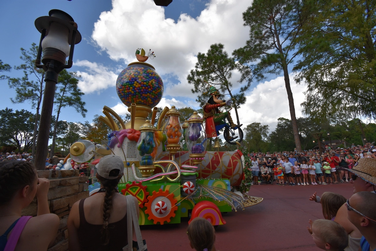 Disney Magic Kingdom Christmas Daily Parade.webp
