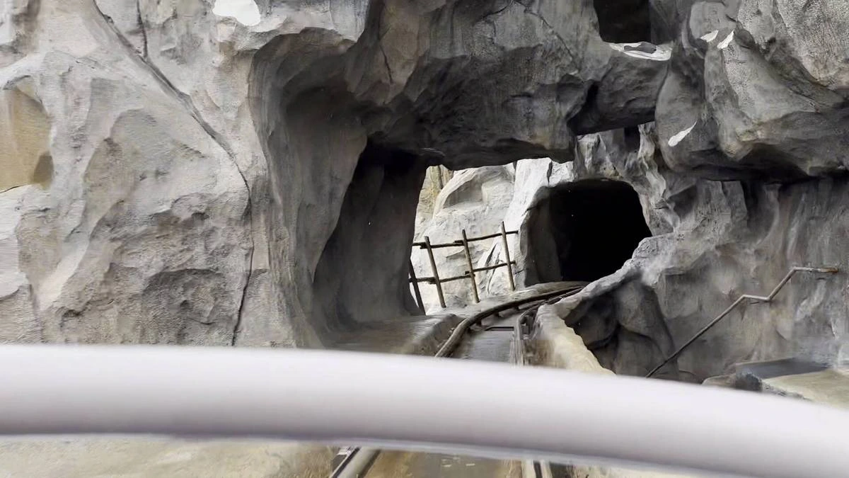 Matterhorn Bobsleds tunnel.webp