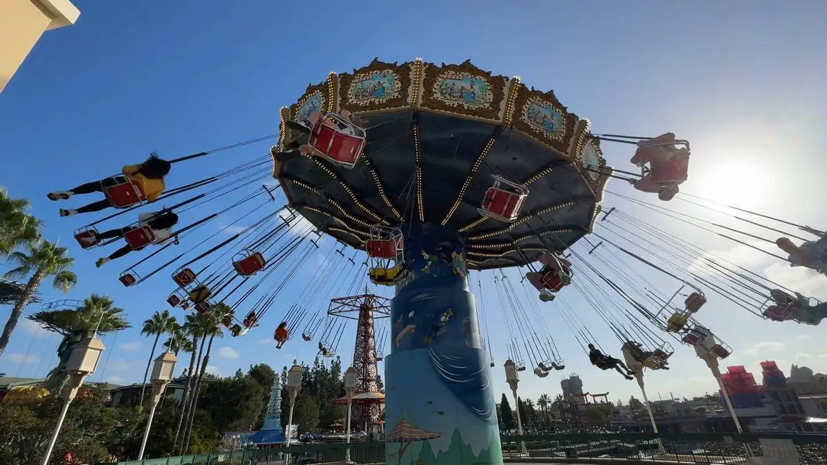 Silly-Symphony-Swings-ride-spin.webp