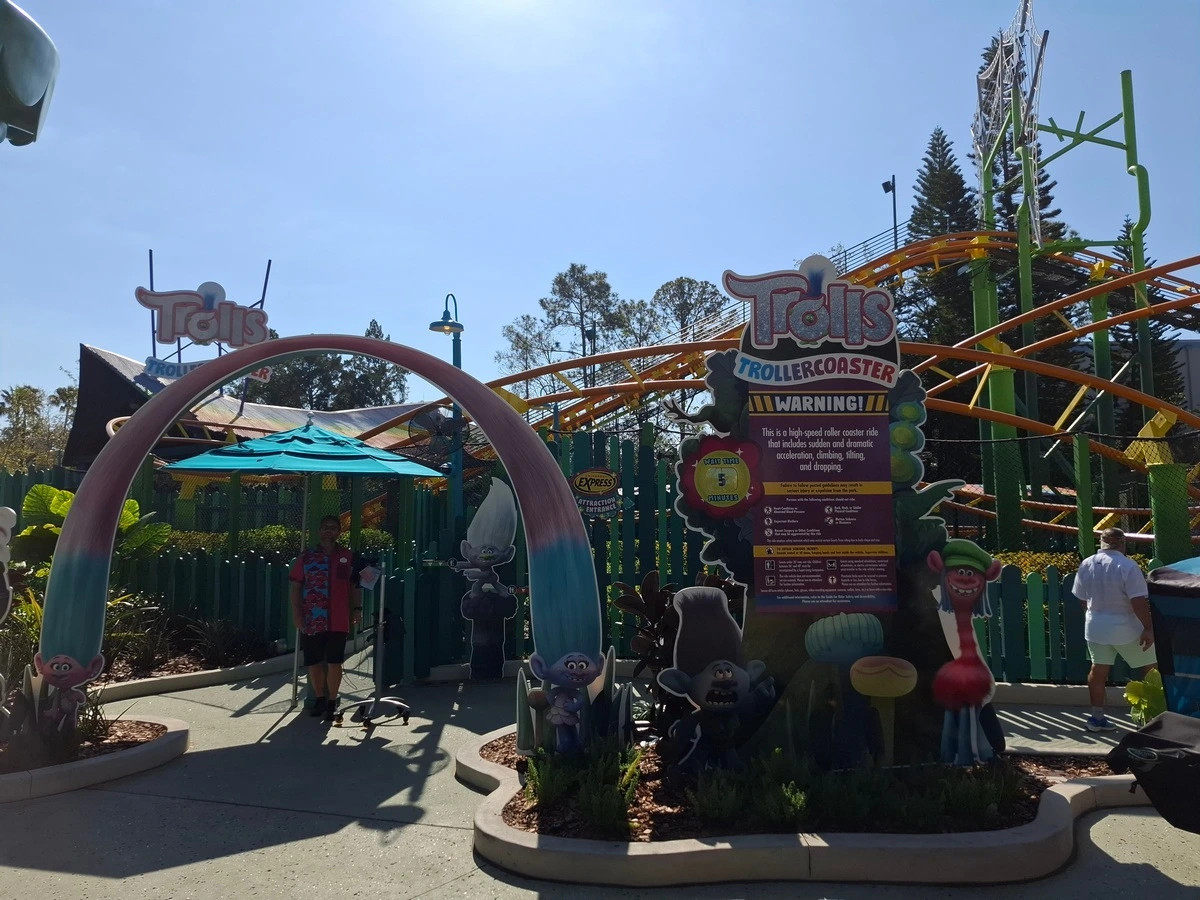 Trolls Trollercoaster ride entrance.webp
