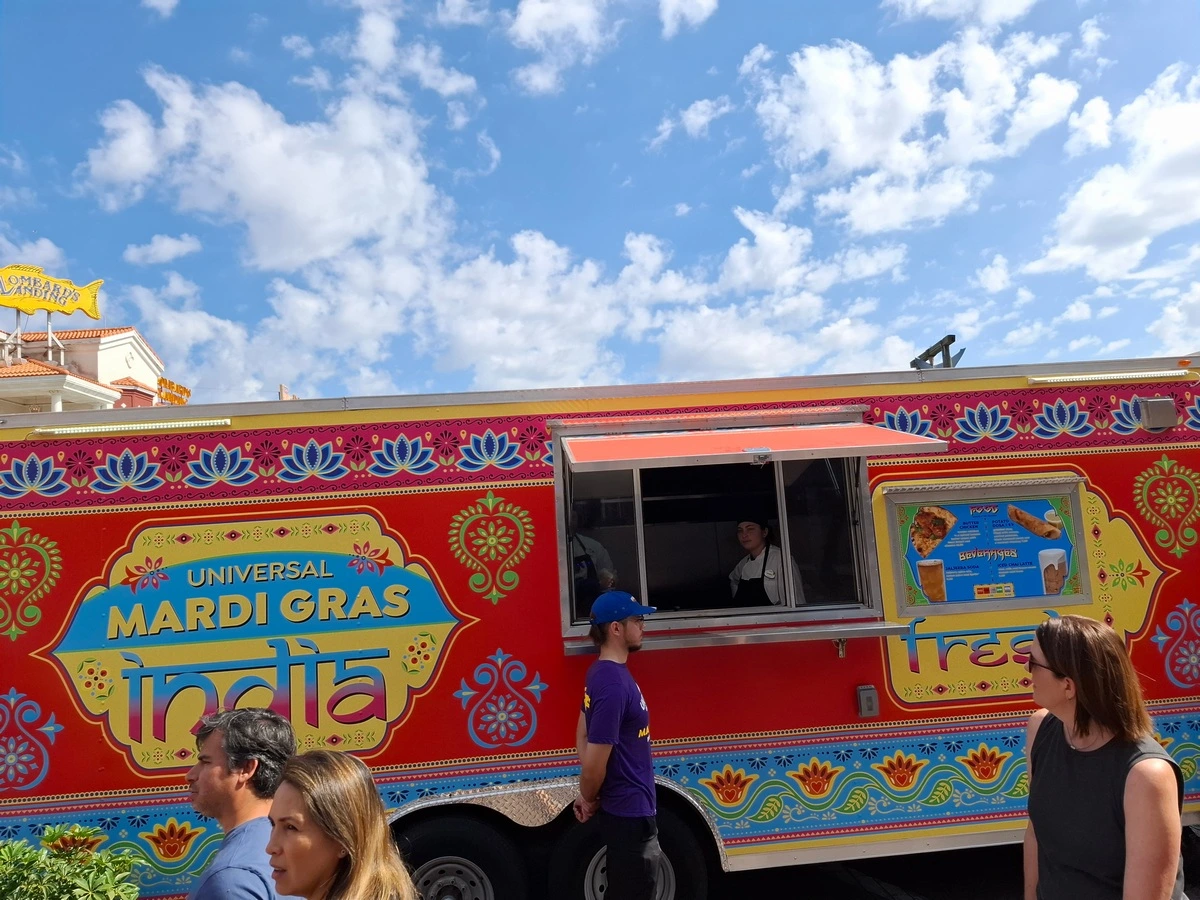 Universal Studios Mardi Gras 2025 truck.webp