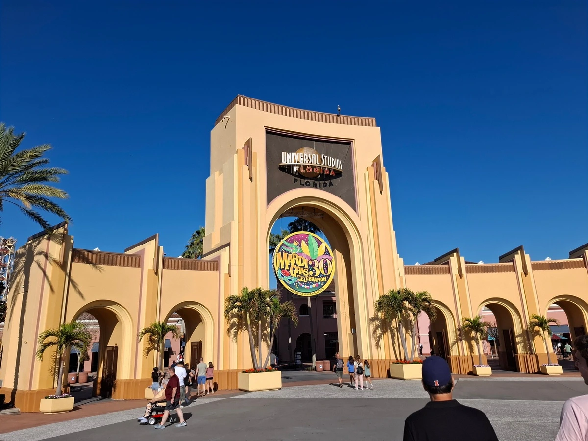universal orlando mardi gras 2025 parade times