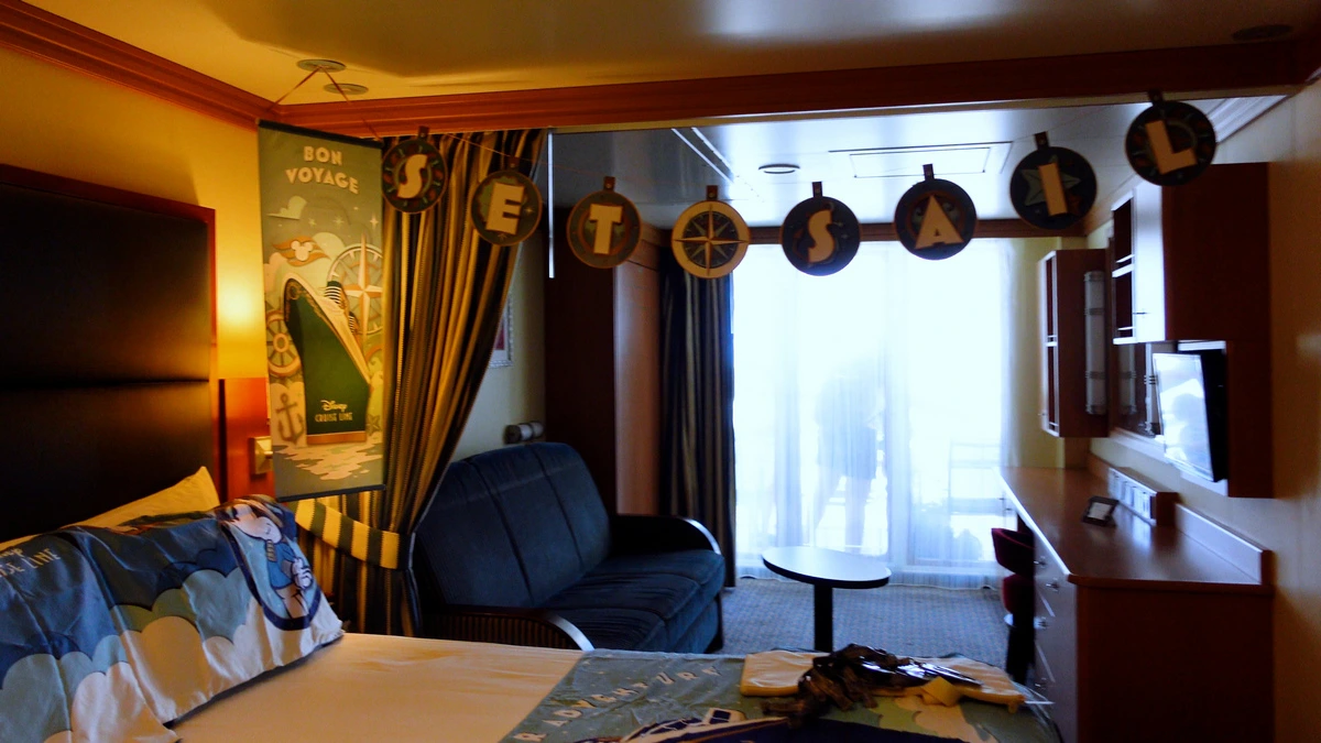 Disney Cruise Line Deluxe Family Stateroom with Verandah.webp