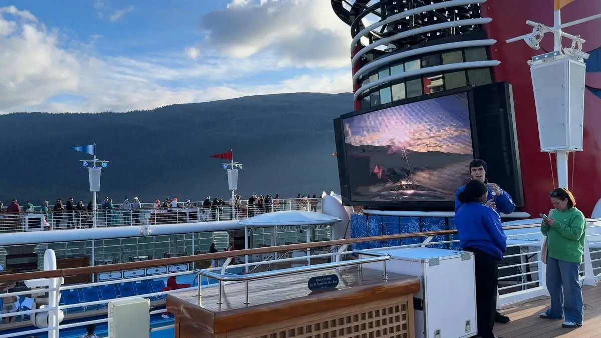 Disney Cruise Line alaska glacier day.webp