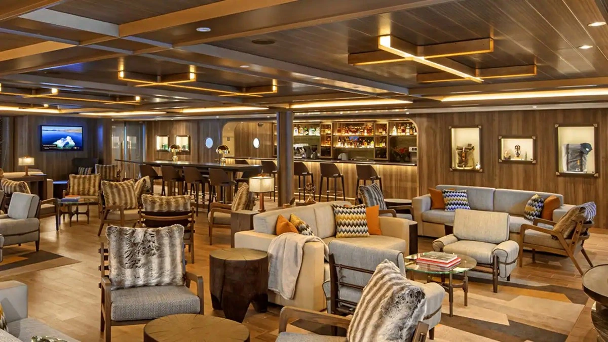 Seabourn Cruise Line lounge restaurant.webp