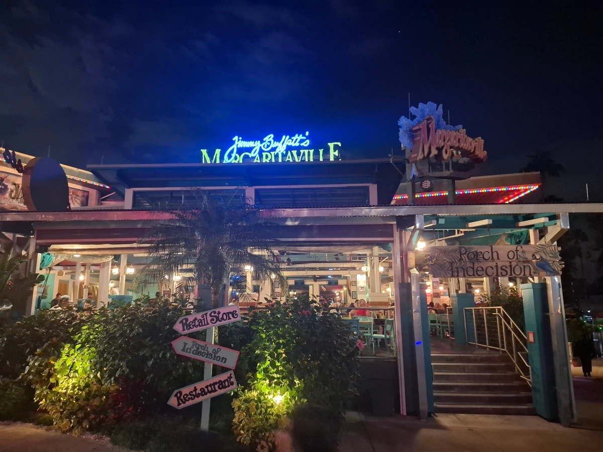 Universal CityWalk night restaurant.webp