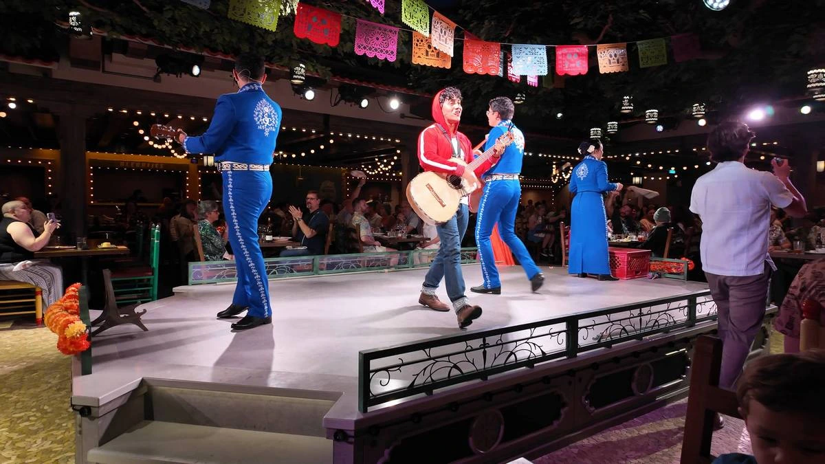 Plaza de Coco show.webp