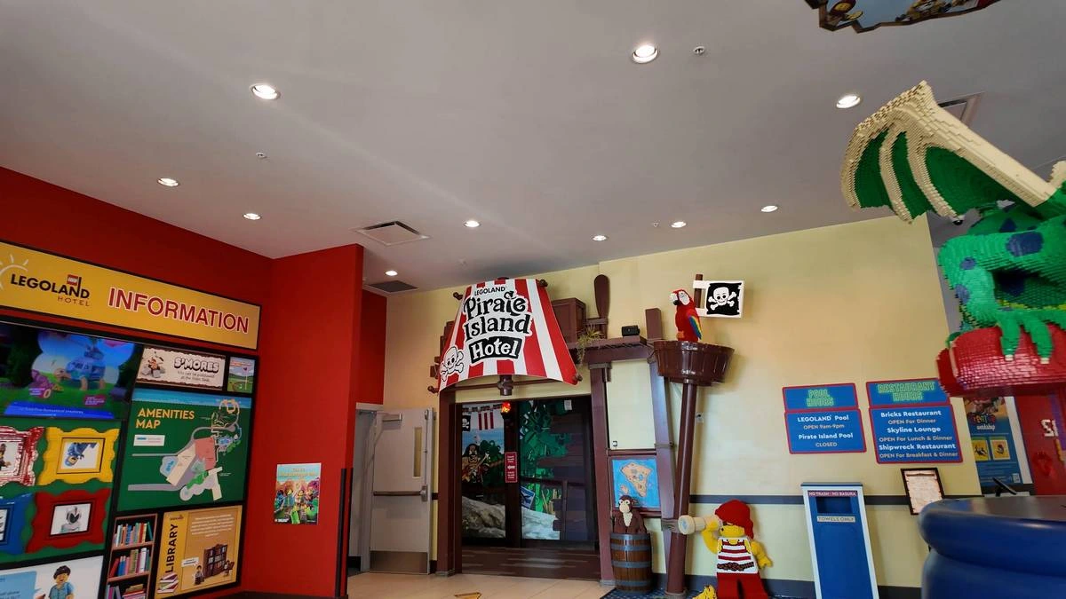 Legoland Pirate Island Hotel sign.webp