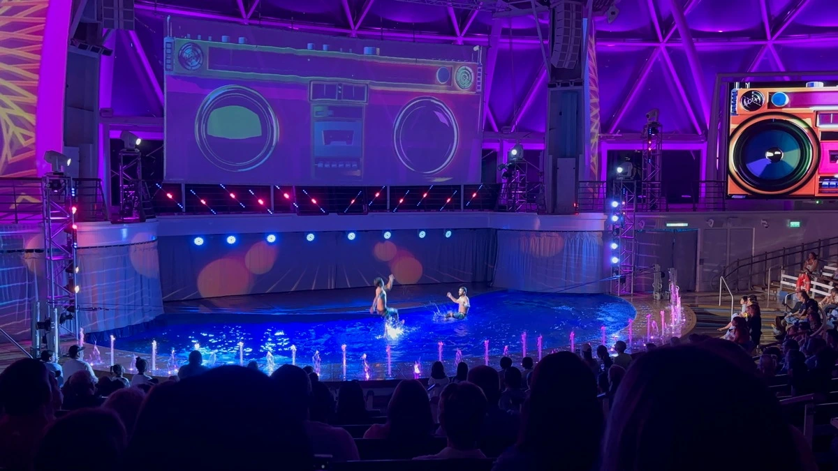 Utopia of the Seas Aquatheater.webp