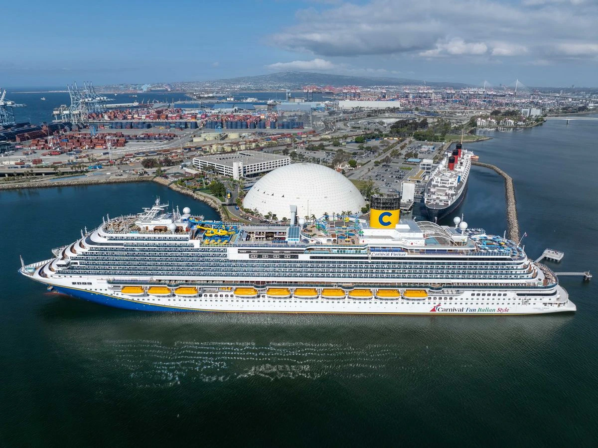 Carnival Firenze docked.webp