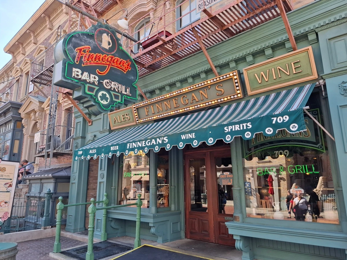 Finnegans Bar & Grill.webp