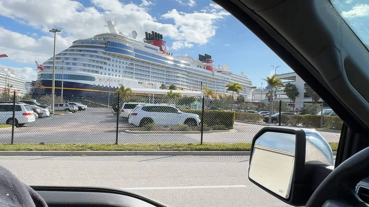 Disney Treasure port car.webp