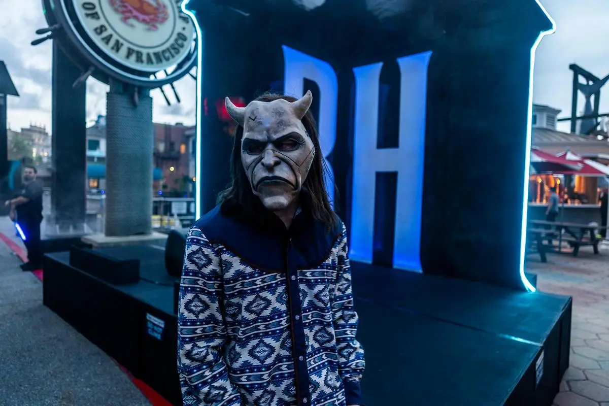 Halloween Horror Nights scare zone.webp