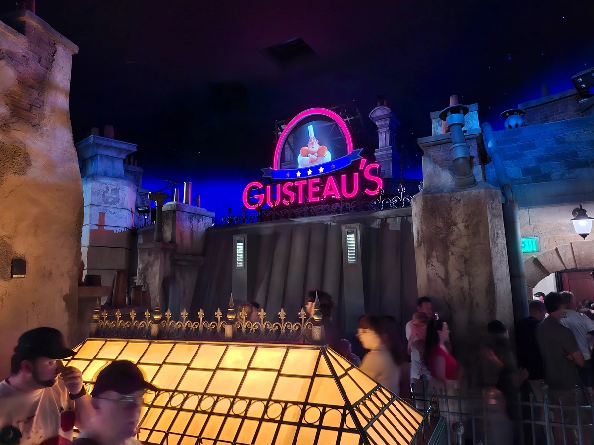 Remys Ratatouille Adventure queue.webp