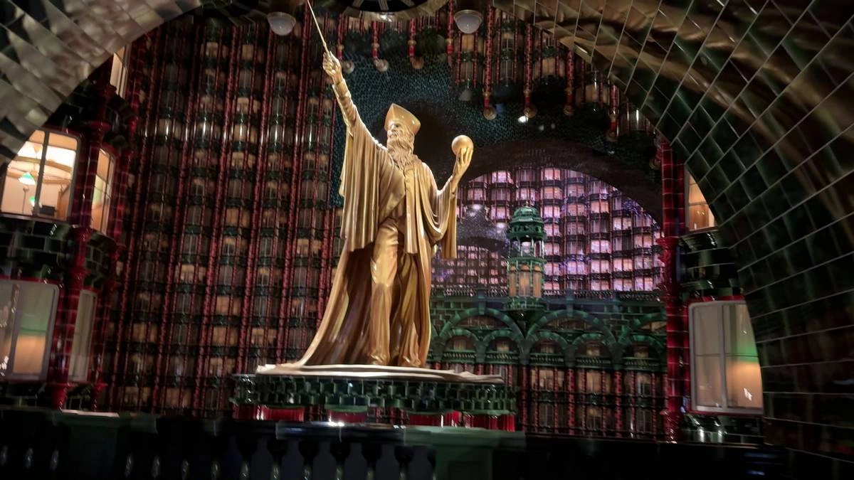Harry Potter and the Battle at the Ministry statue.webp
