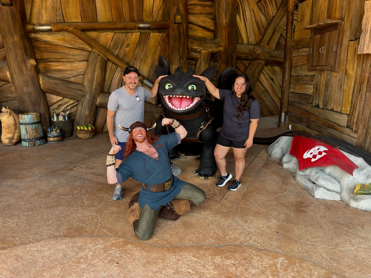 Epic Universe Toothless meet and greet.webp