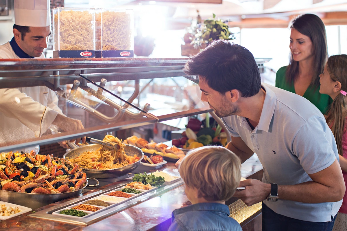 Costa Diadema buffet.webp