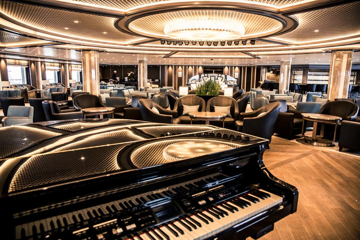 Silversea Cruises Piano bar.webp