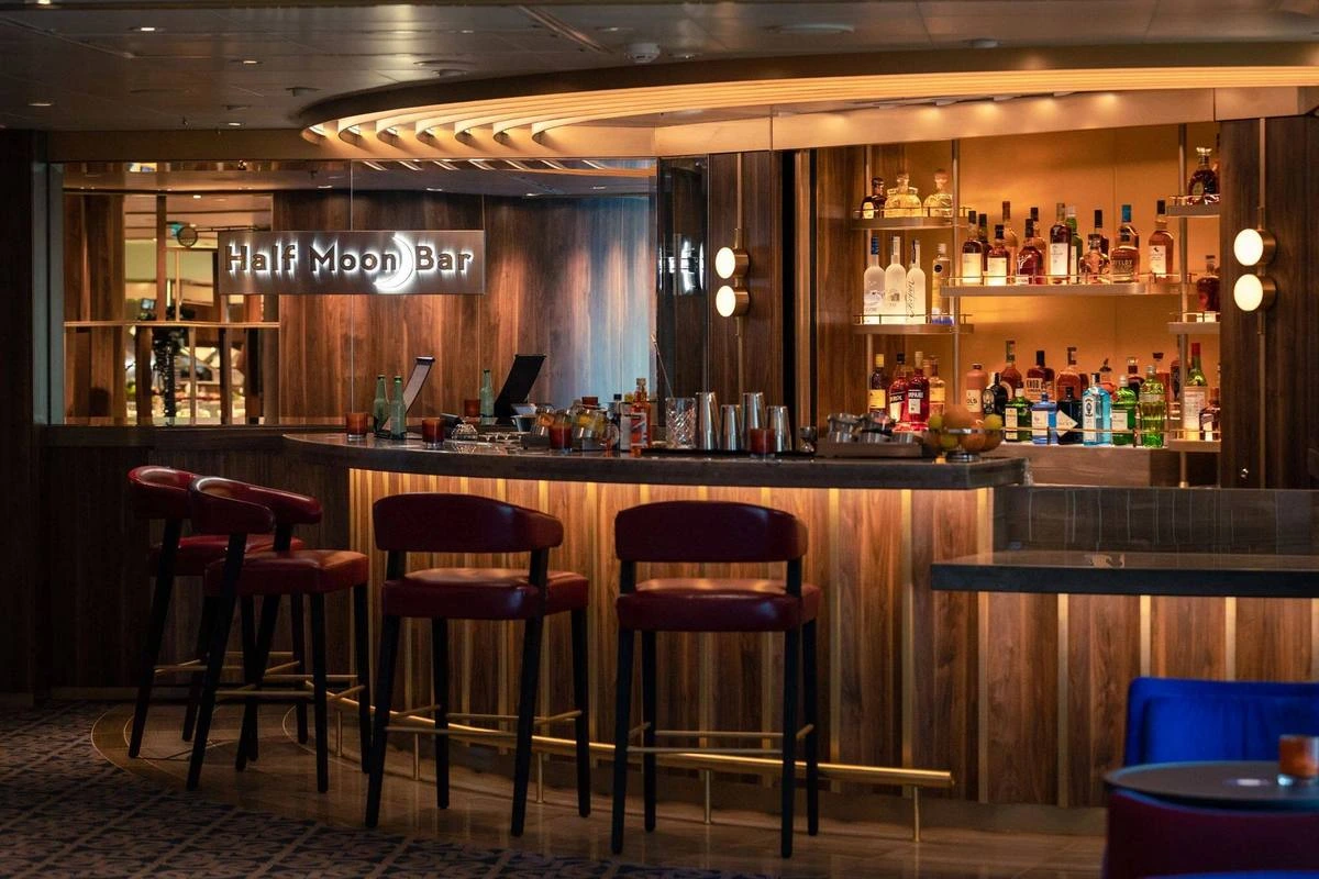 MS Rotterdam Half Moon Bar.webp