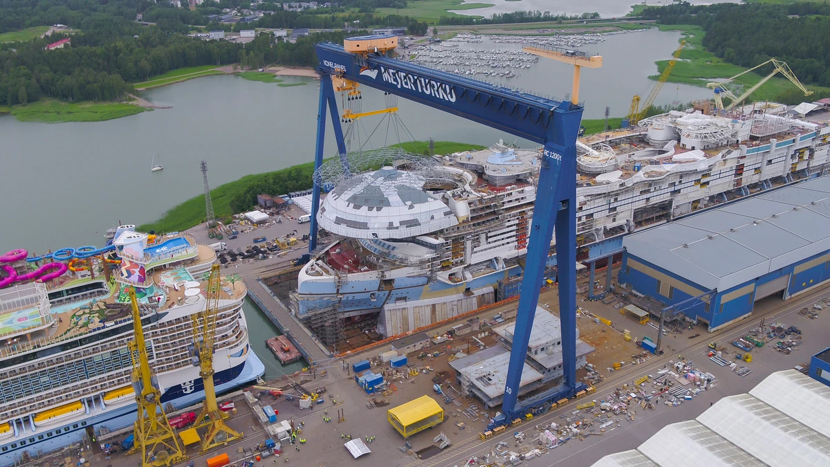 Legend of the Seas construction.webp