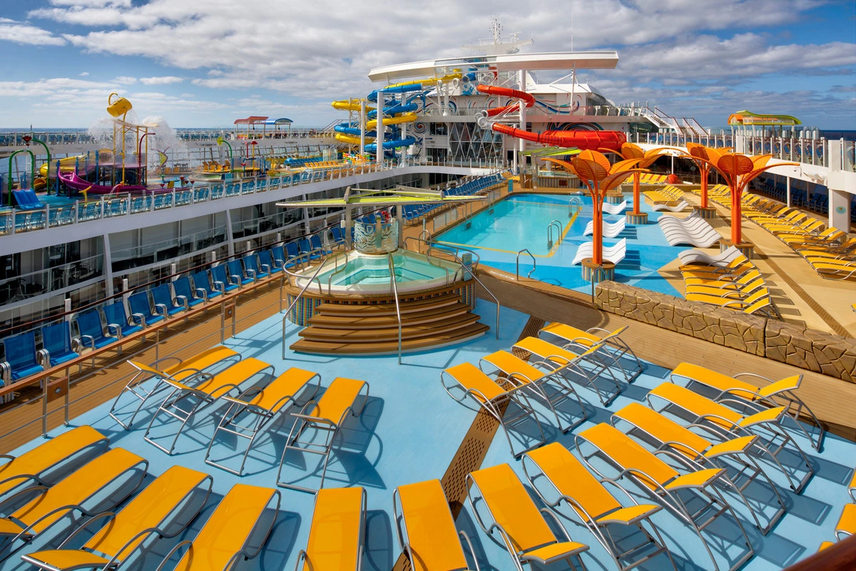 Wonder of the Seas pool deck.webp