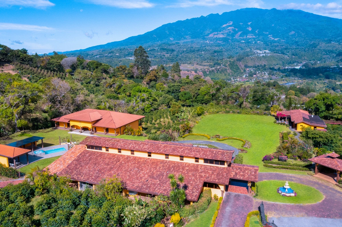 Elite Island Resorts Los Establos.webp