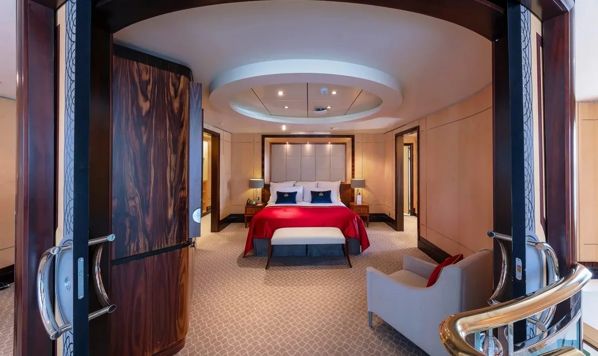 Cunard Cruise Line Queen Suite.webp