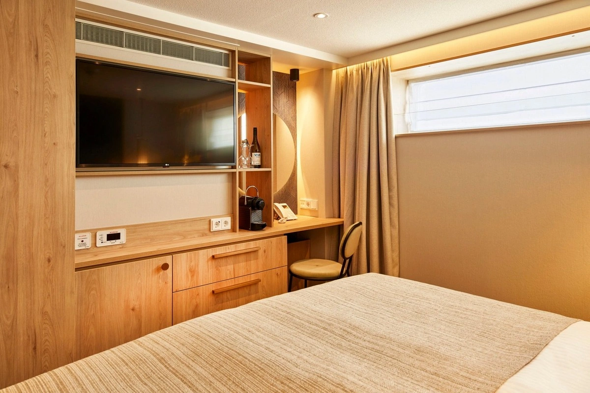 VIVA Cruises Oceanview Stateroom.webp