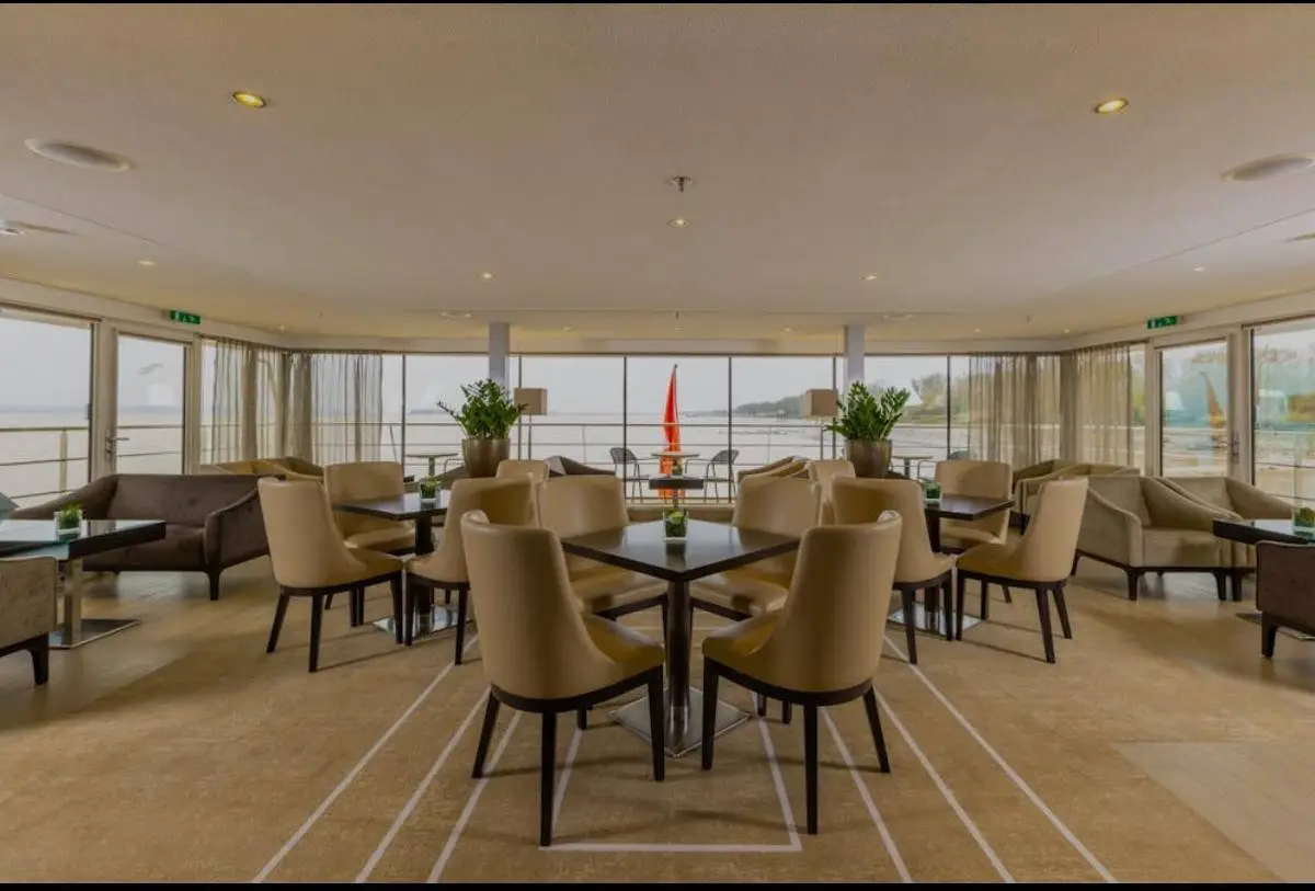 Avalon Waterways lounge 2.webp