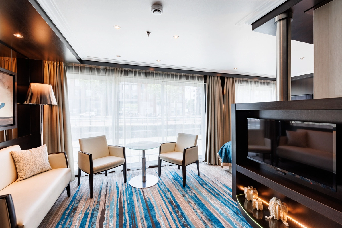 Avalon Waterways Vista Royal Suite.webp