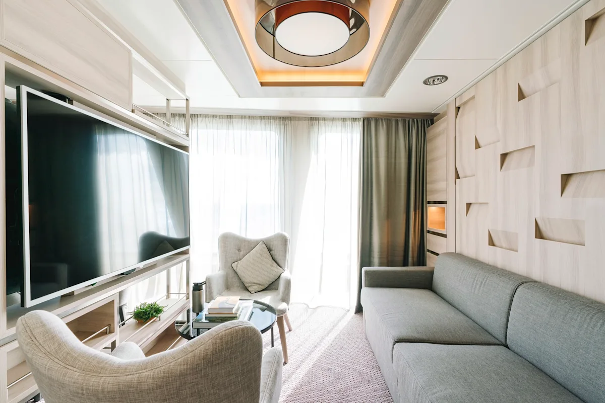 HX Hurtigruten Expeditions Room Extra large Suite.webp