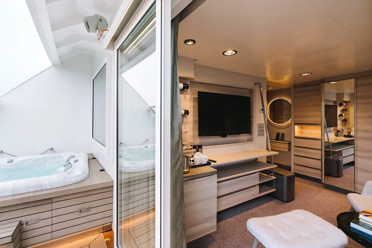 HX Hurtigruten Expeditions Suite 2.webp